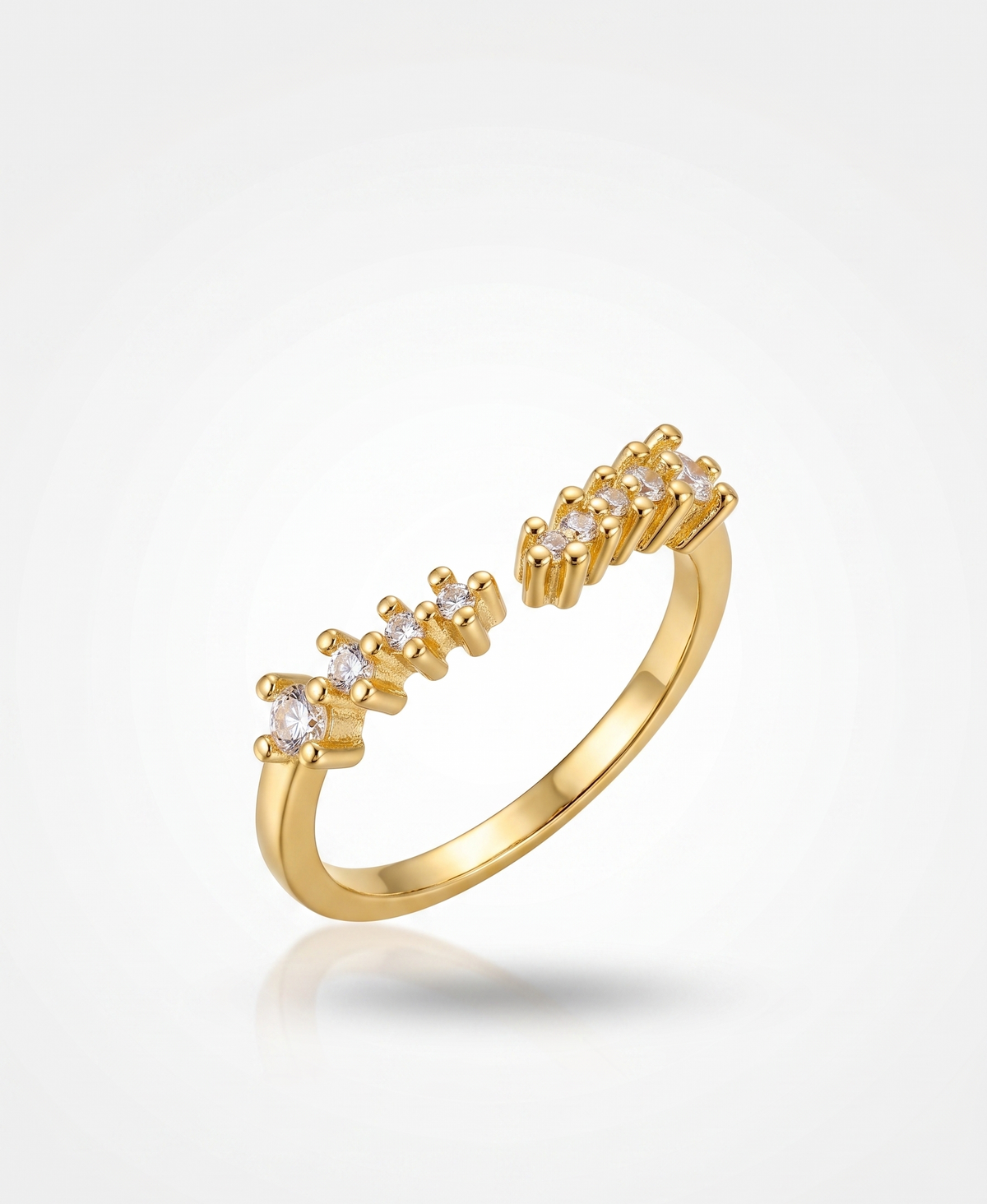 Anti-tarnish 18K gold-plated crystal cluster open band ring for women.