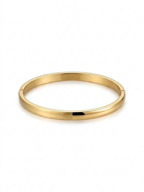 Anti-tarnish 18K gold-plated dual-finish minimalist bangle.