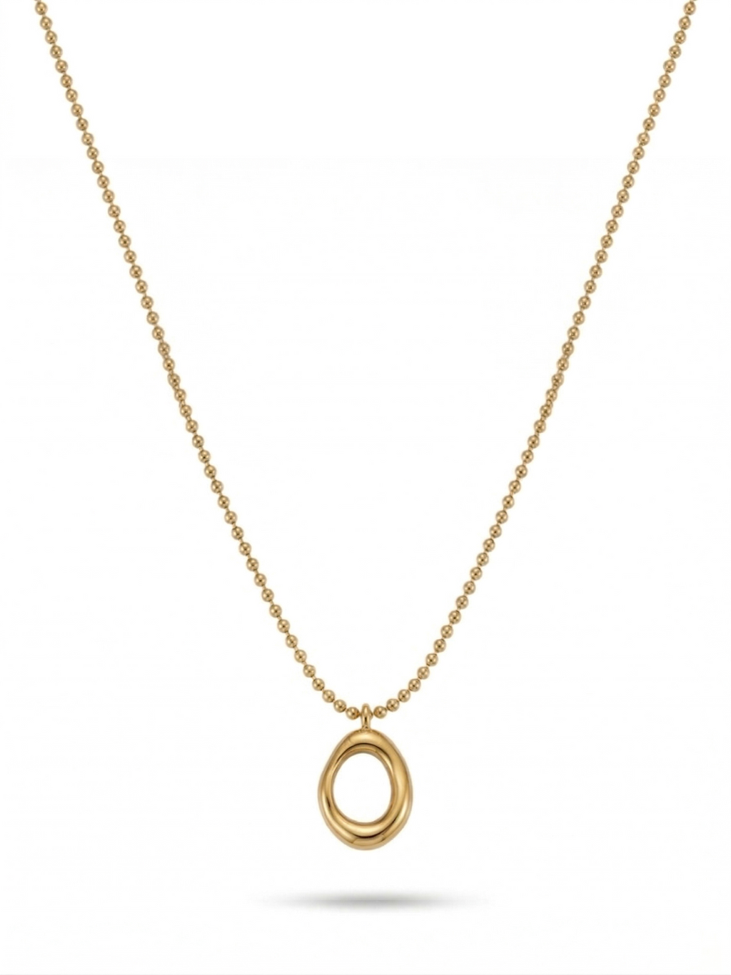 Anti-tarnish 18K gold-plated open oval pendant necklace.