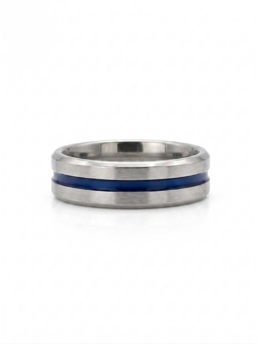 Anti-tarnish silver grooved band ring for men.