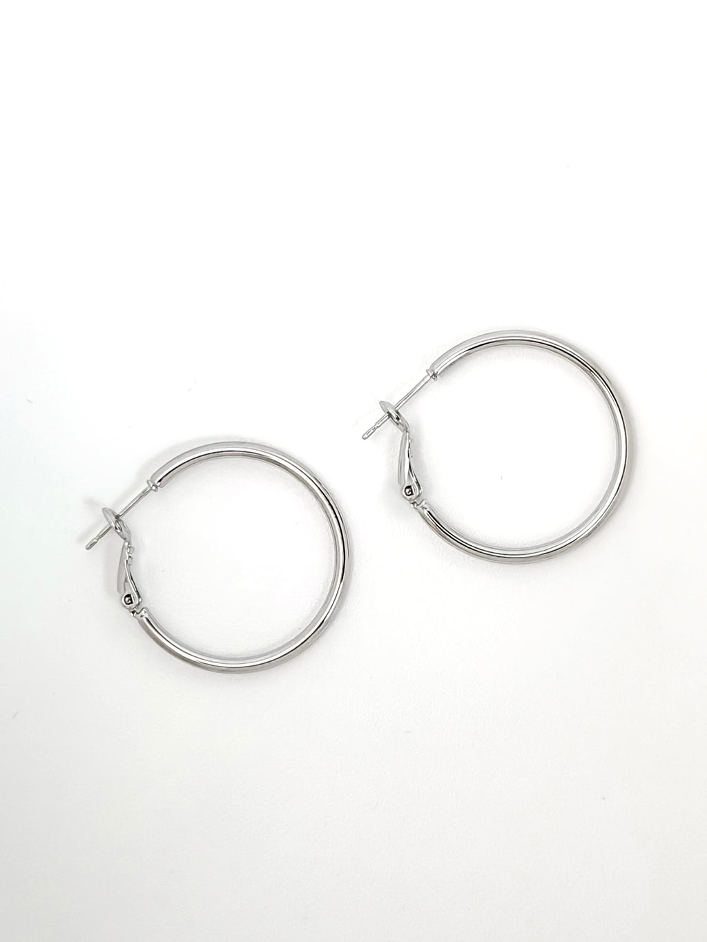 Classic round silver hoop silver earrings.