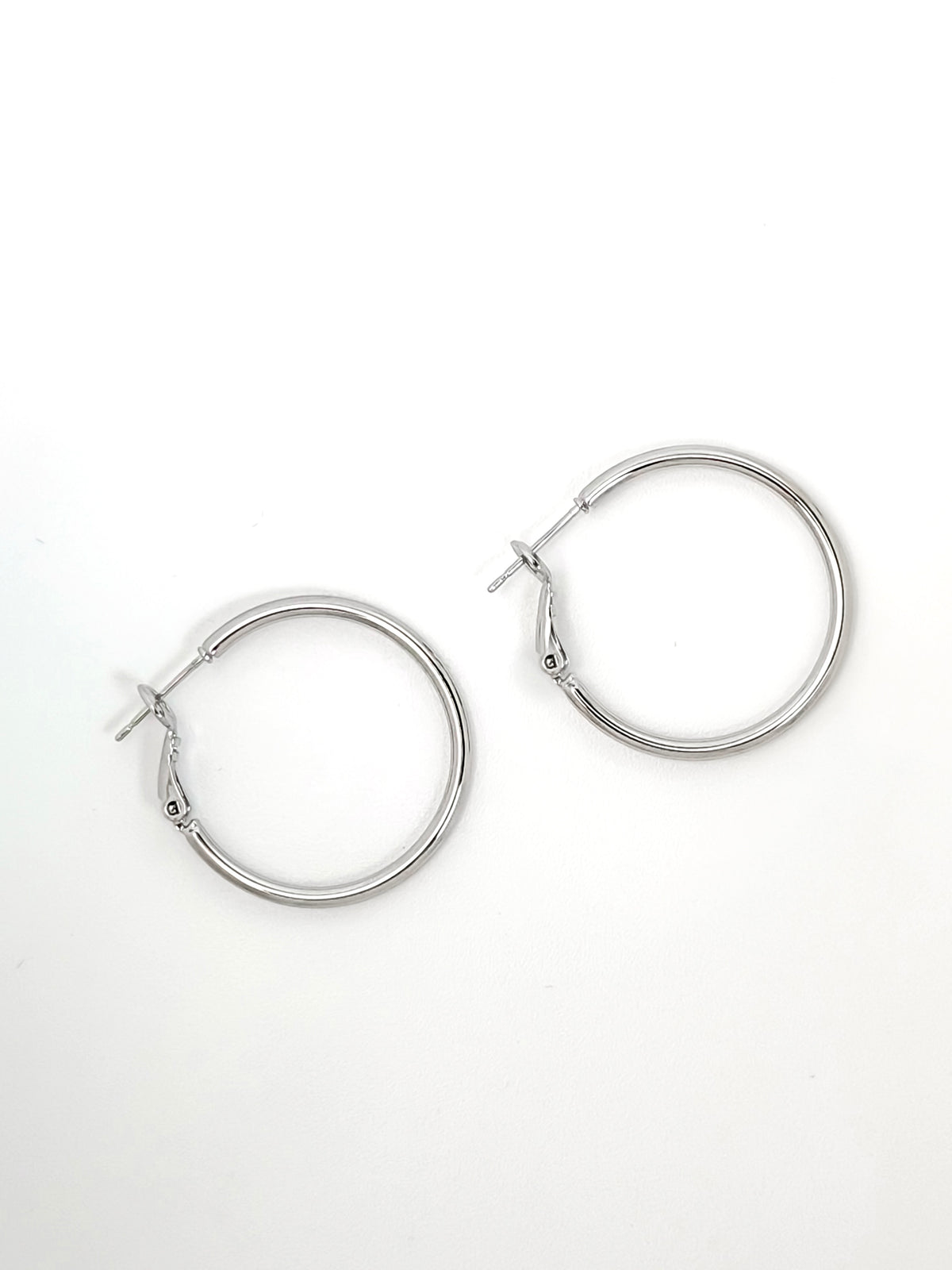 Classic round silver hoop silver earrings.