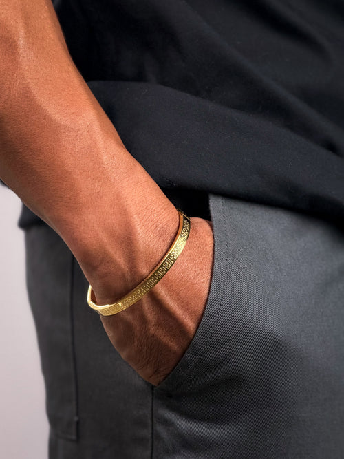 Model wearing Anti-tarnish 18K gold-plated Aegis Mens Kada bracelet.