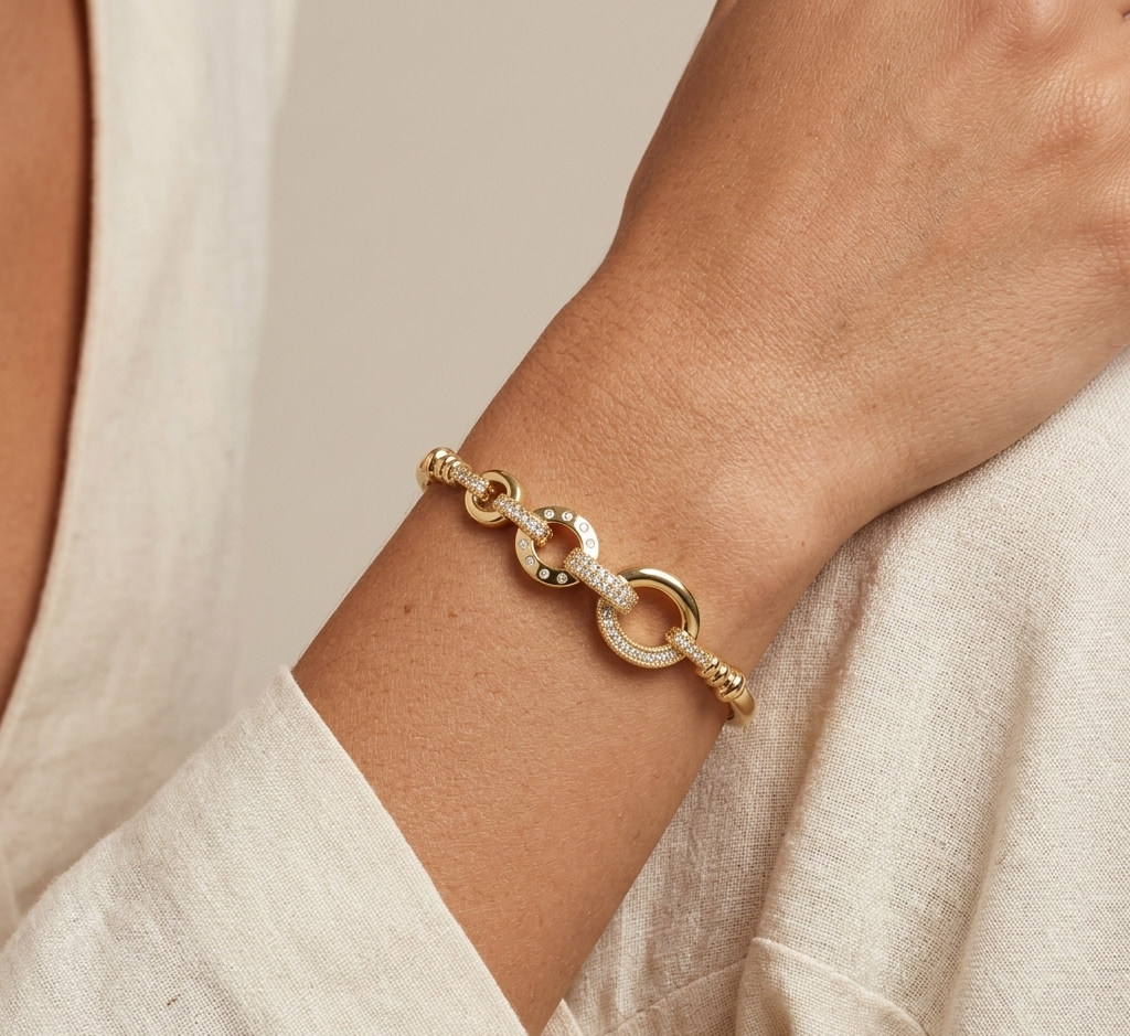 Model wearing Anti-tarnish 18K gold-plated eternal link bangle.